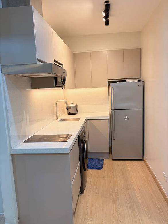 Compact kitchen with integrated laundry, plus a marble-clad bath